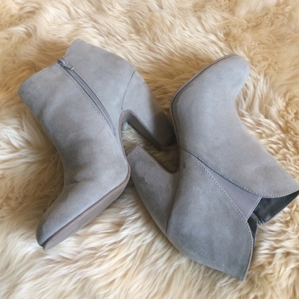 Heeled side zip Booties