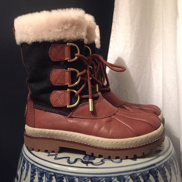 Tory Burch Shoes - Tory Burch Shearling + Leather Duck Boots - Sz 6