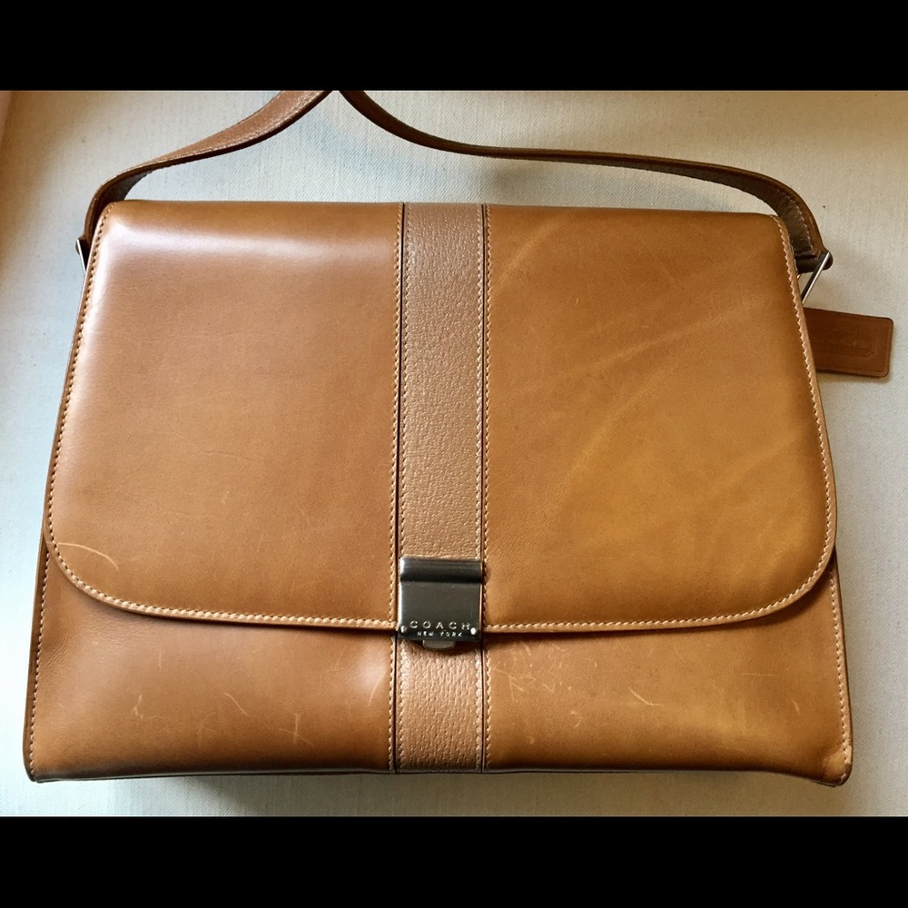 Vintage Coach leather shoulder bag, new.