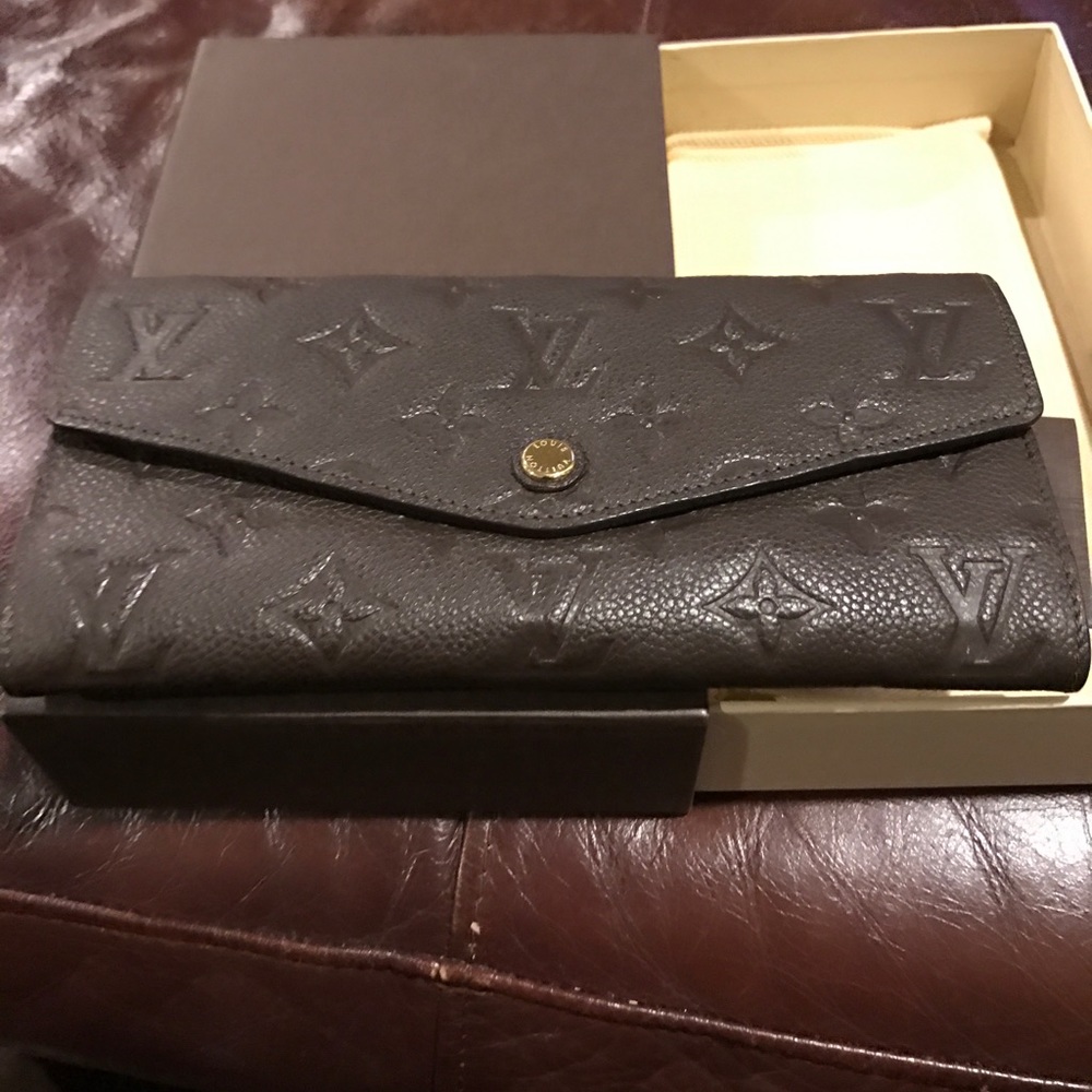 Louis Vuitton Curieuse Wallet