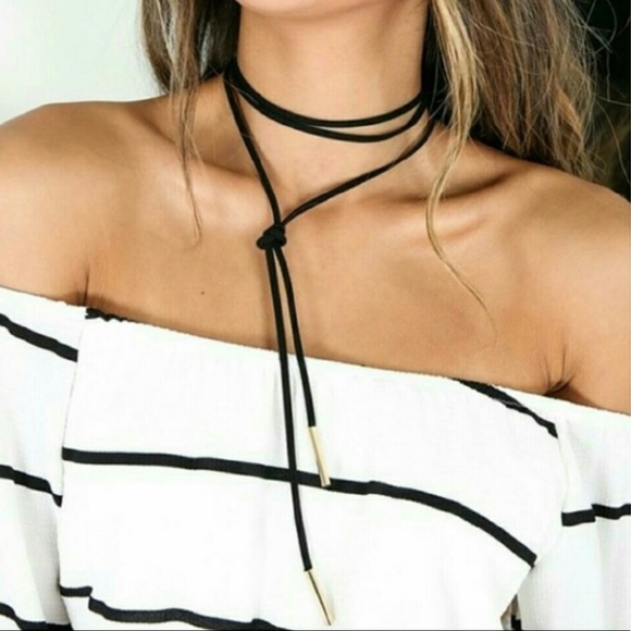 Swinging Around Suede Black Choker - Picture 4 of 4