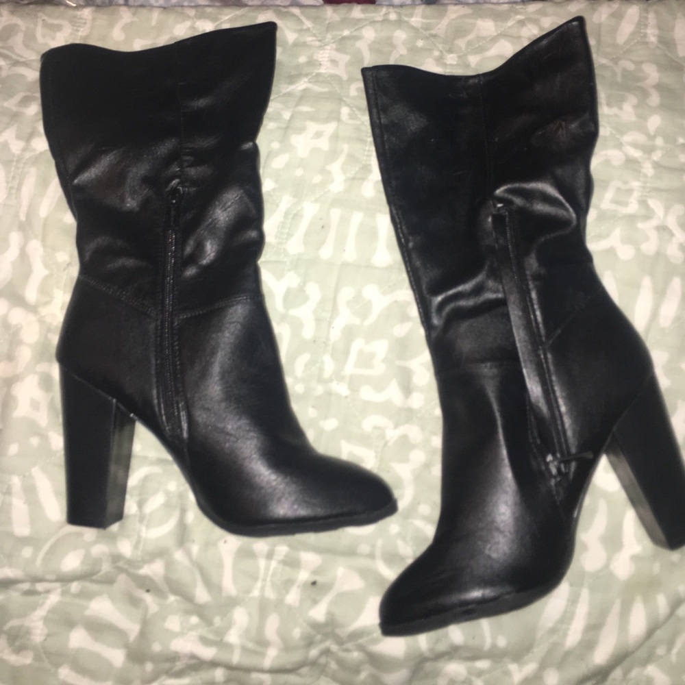Black heeled boots