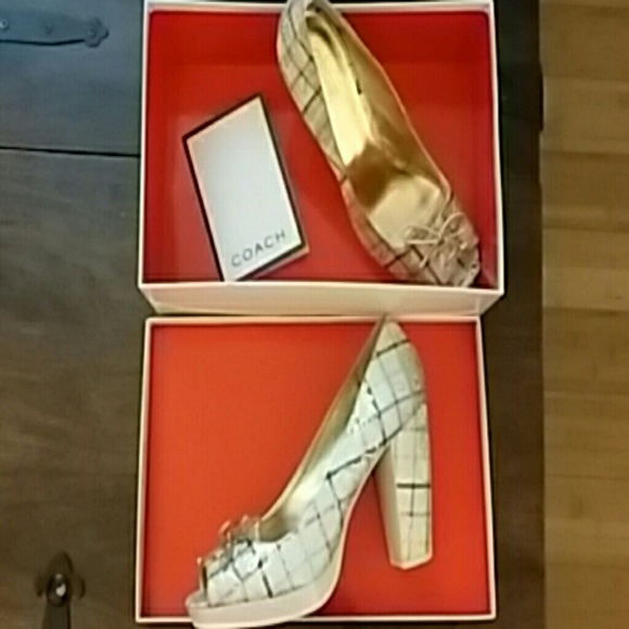 *COACH COREY HERT HEELS - Picture 1 of 4