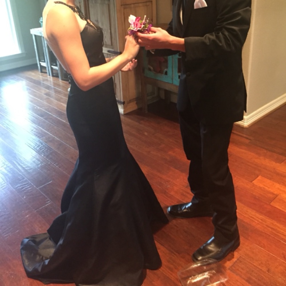 Gorgeous Black Prom Dress - Picture 3 of 4