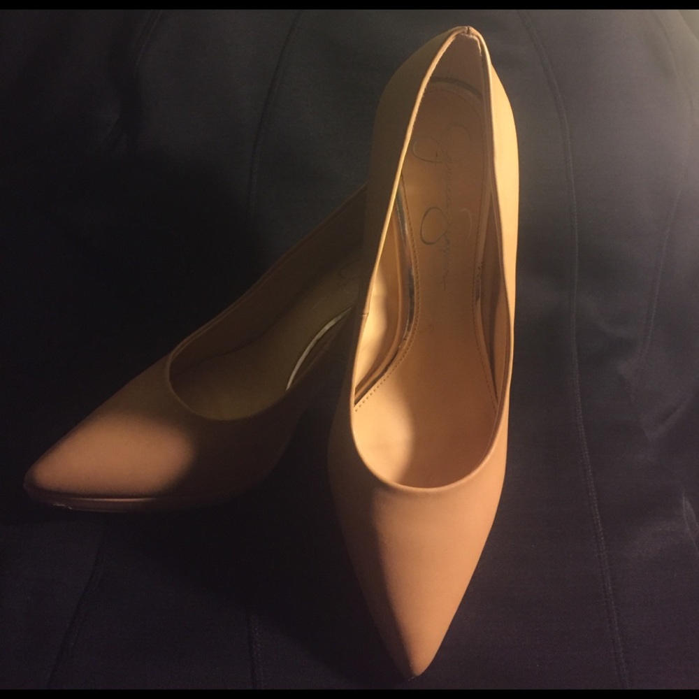 Nude Jessica Simpson pumps