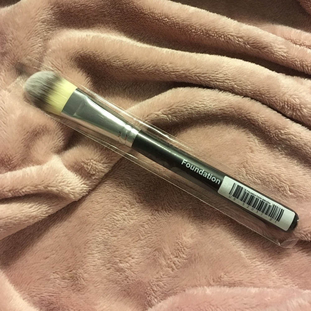 Younique Foundation Brush