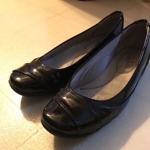 Black lifestride flats