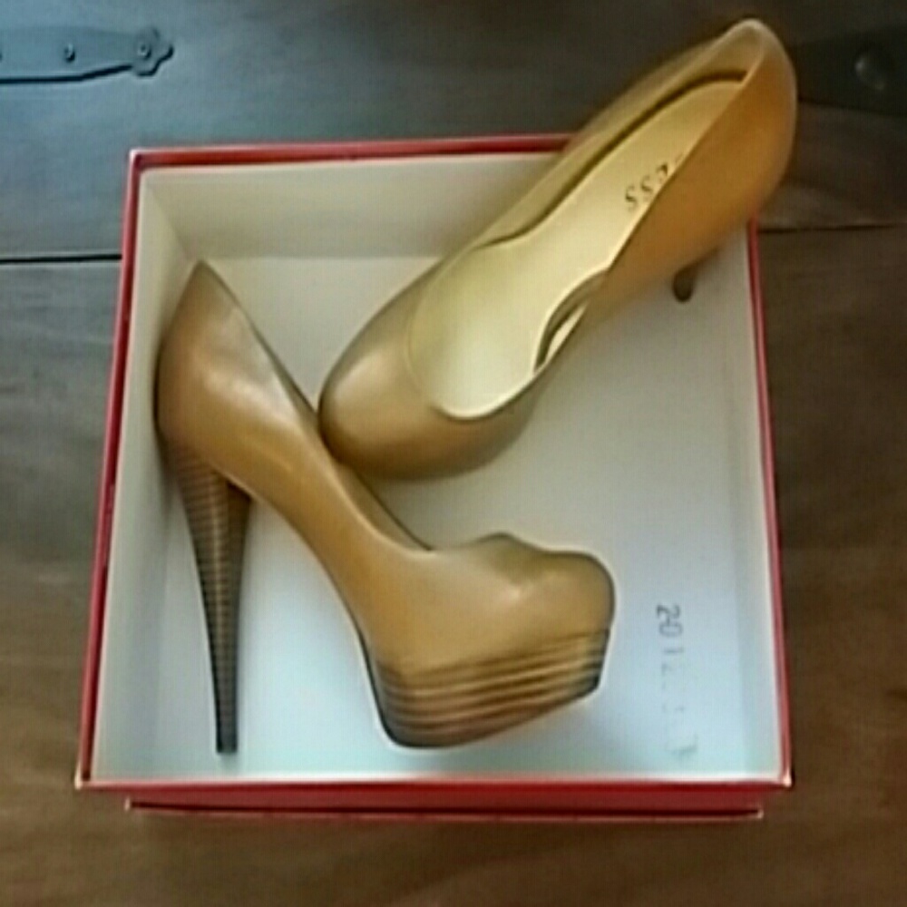 *GUESS Light Brown Leather Pumps Adriena2