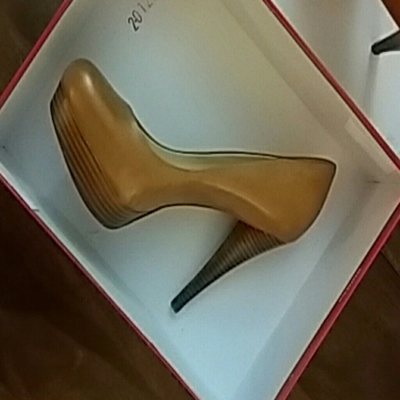 *GUESS Light Brown Leather Pumps Adriena2 - Picture 2 of 4