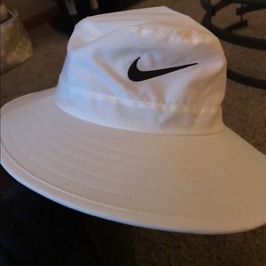 men's Nike golf hat