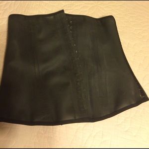 Black latex waist trainer 2 Hooks, NWOT