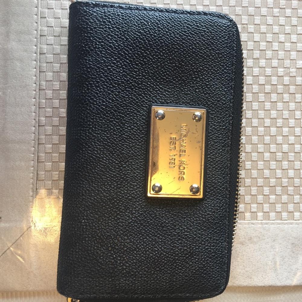 Michael kors wristlet SOLD