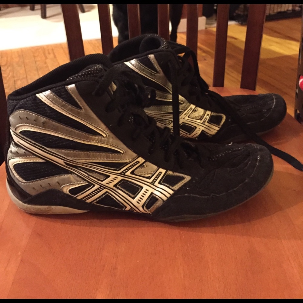 Men's Aasics wrestling shoes