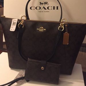 🆕Coach Ava Tote & matching phone clutch