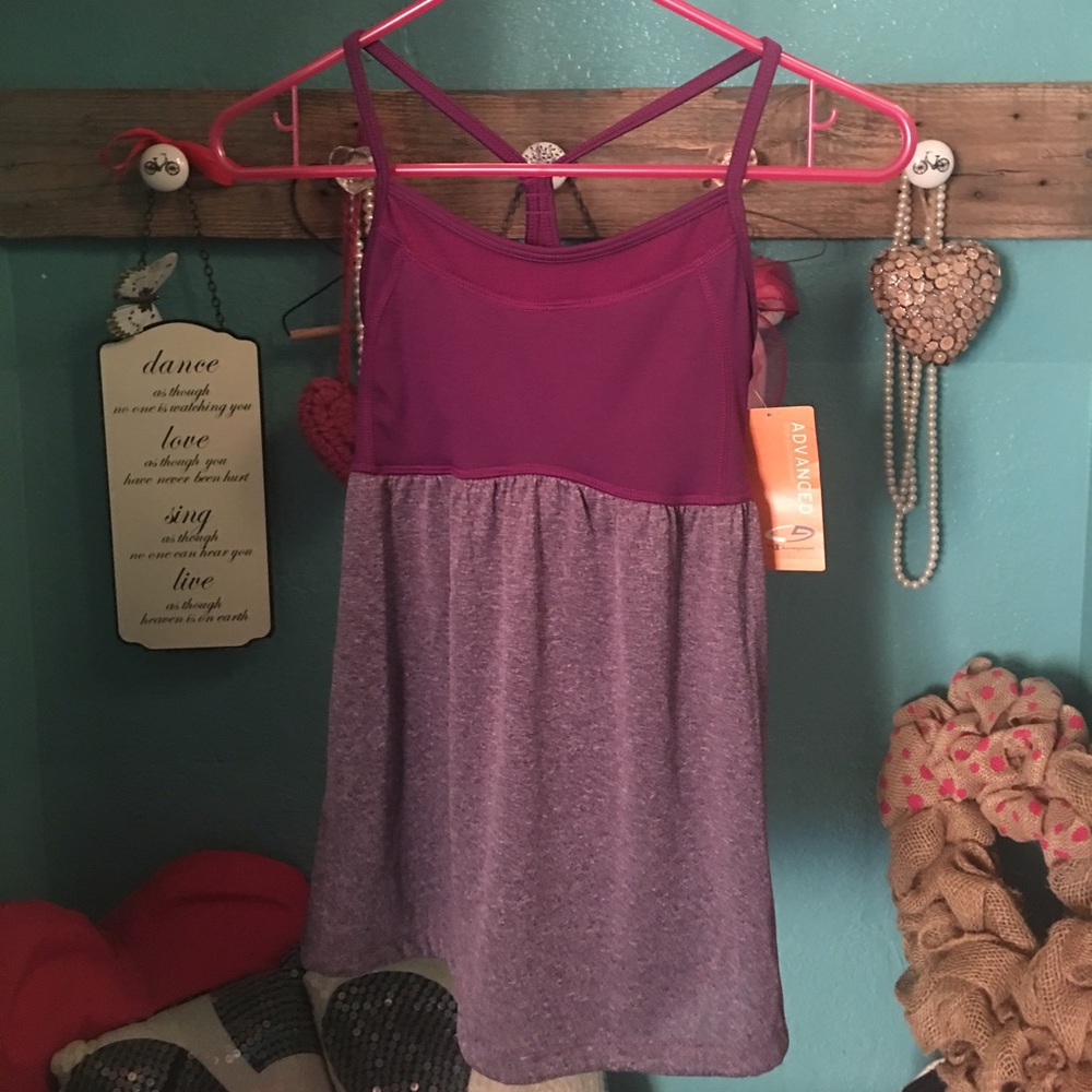 🔴NWT Pretty purple 💜👚workout top