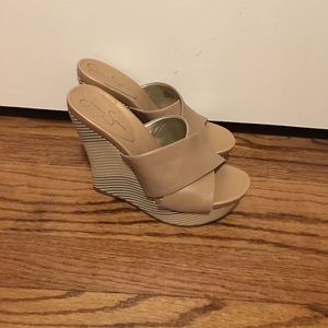 Jessica Simpson tan striped open toe wedges