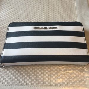 Michael kors wallet