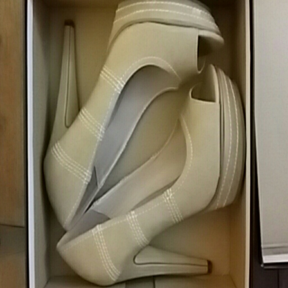 *MICHAEL ANTONIO KAMEA PUMPS