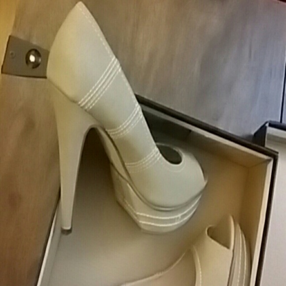 *MICHAEL ANTONIO KAMEA PUMPS - Picture 2 of 4