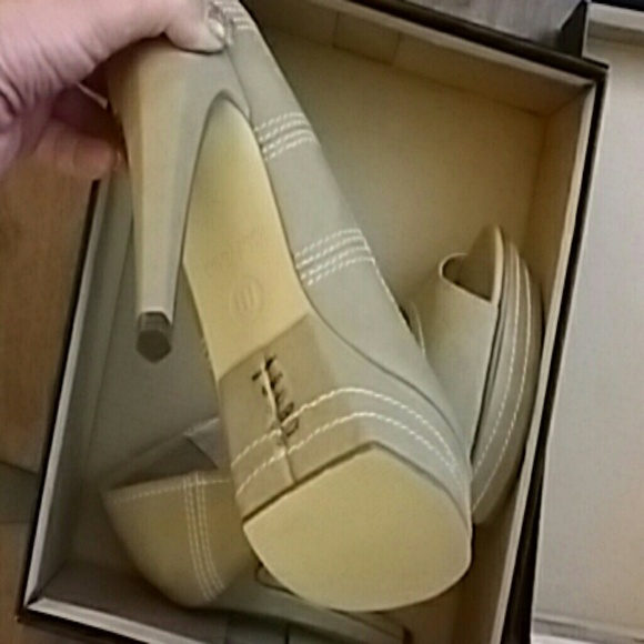 *MICHAEL ANTONIO KAMEA PUMPS - Picture 3 of 4