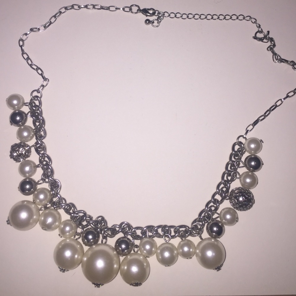 PEARL STATEMENT NECKLACE!
