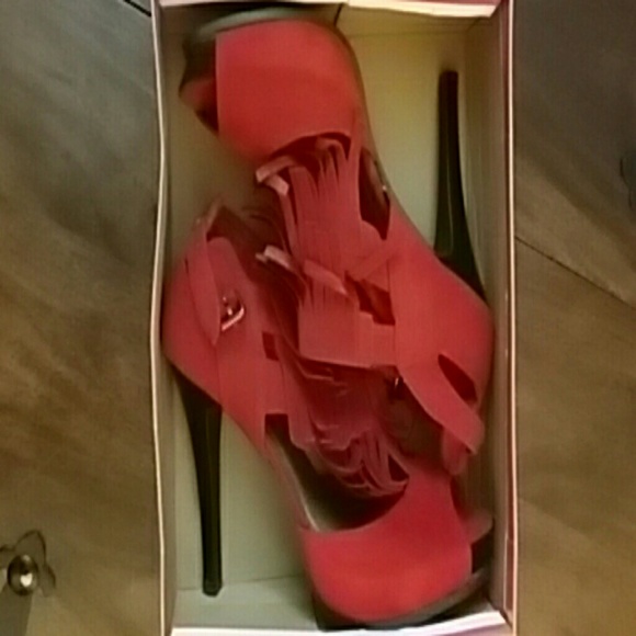 *QUPID Catwalk Red Suede with Fringe Pumps - Picture 1 of 4