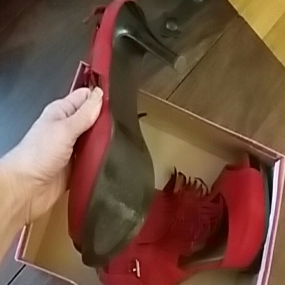 *QUPID Catwalk Red Suede with Fringe Pumps - Picture 3 of 4