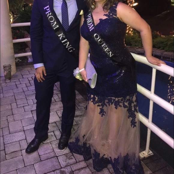 Gorgeous sequenced prom gown!👑 - Picture 5 of 5