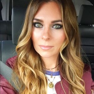 Meet your Posher, Angela