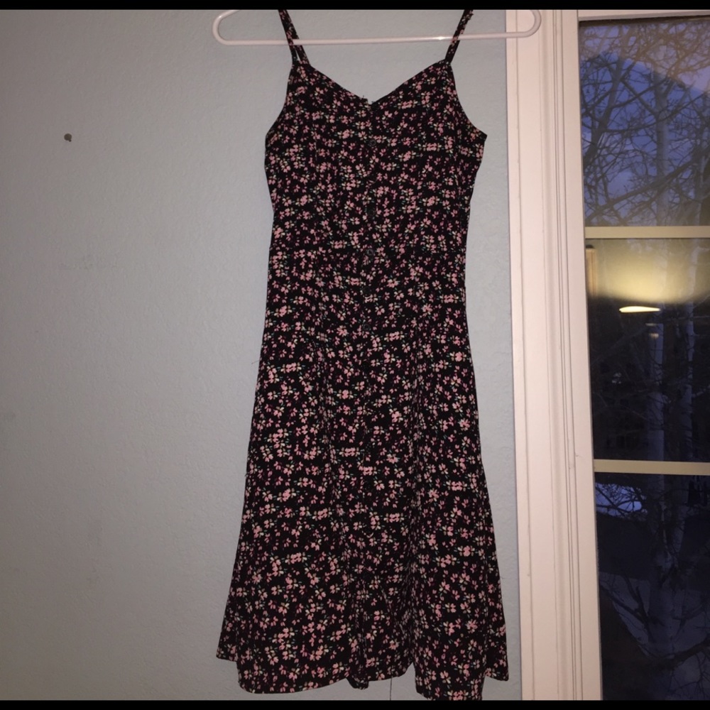 Sleeveless flowery dress | barely worn