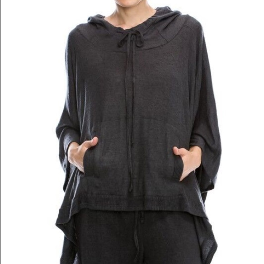 One Size 3/4 Sleeve Poncho
