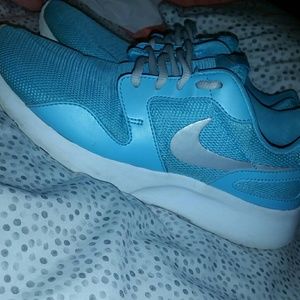 Baby blue nike running shoes