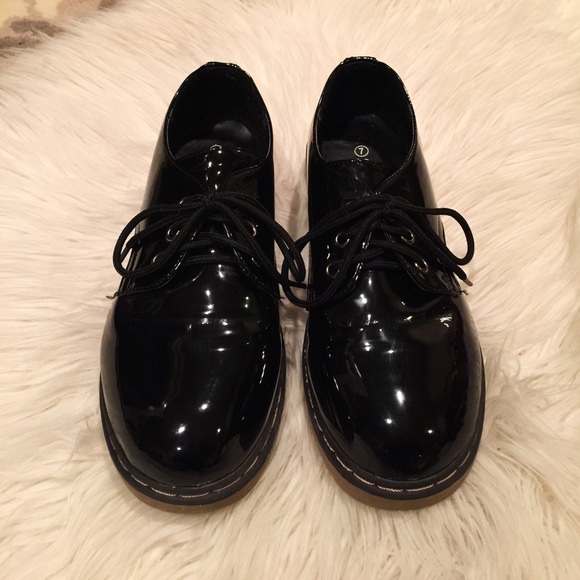 Black Patent Shoes - Picture 2 of 4