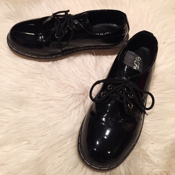 Black Patent Shoes - Picture 3 of 4