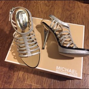Michael Kors Silver Metallic Platform Sandals Heel