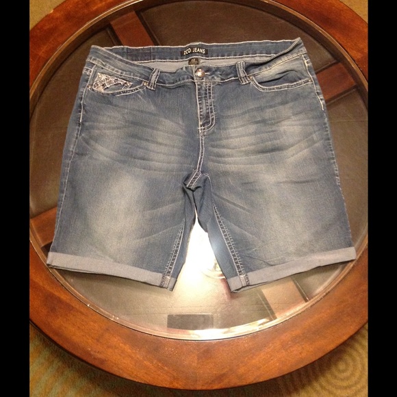 ZCO Pants - Plus Size Shorts NWOT Size 22 🔴SOLD🔴