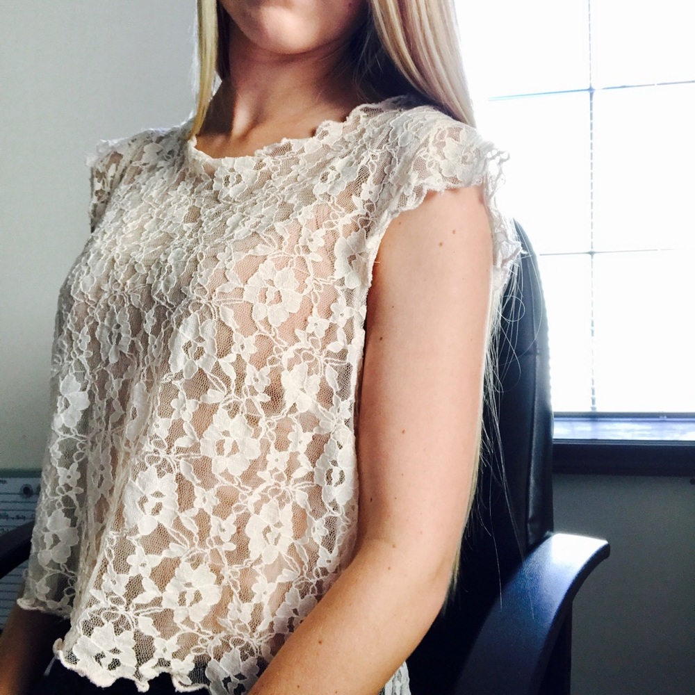 Short sleeve floral lace top
