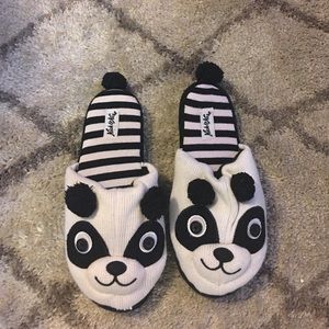 Panda slippers size m/l 8-10