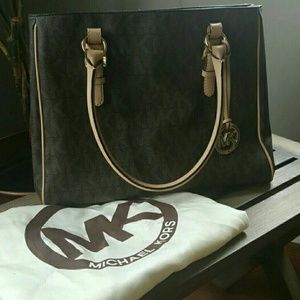 Michael Kors Medium Jet Set Tote