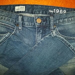 Gap 1969 Pegged Boyfriend cropped jeans size 6/28