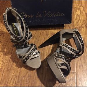 Pour La Victoire’s ‘Paley’ Platform Leather Sandal