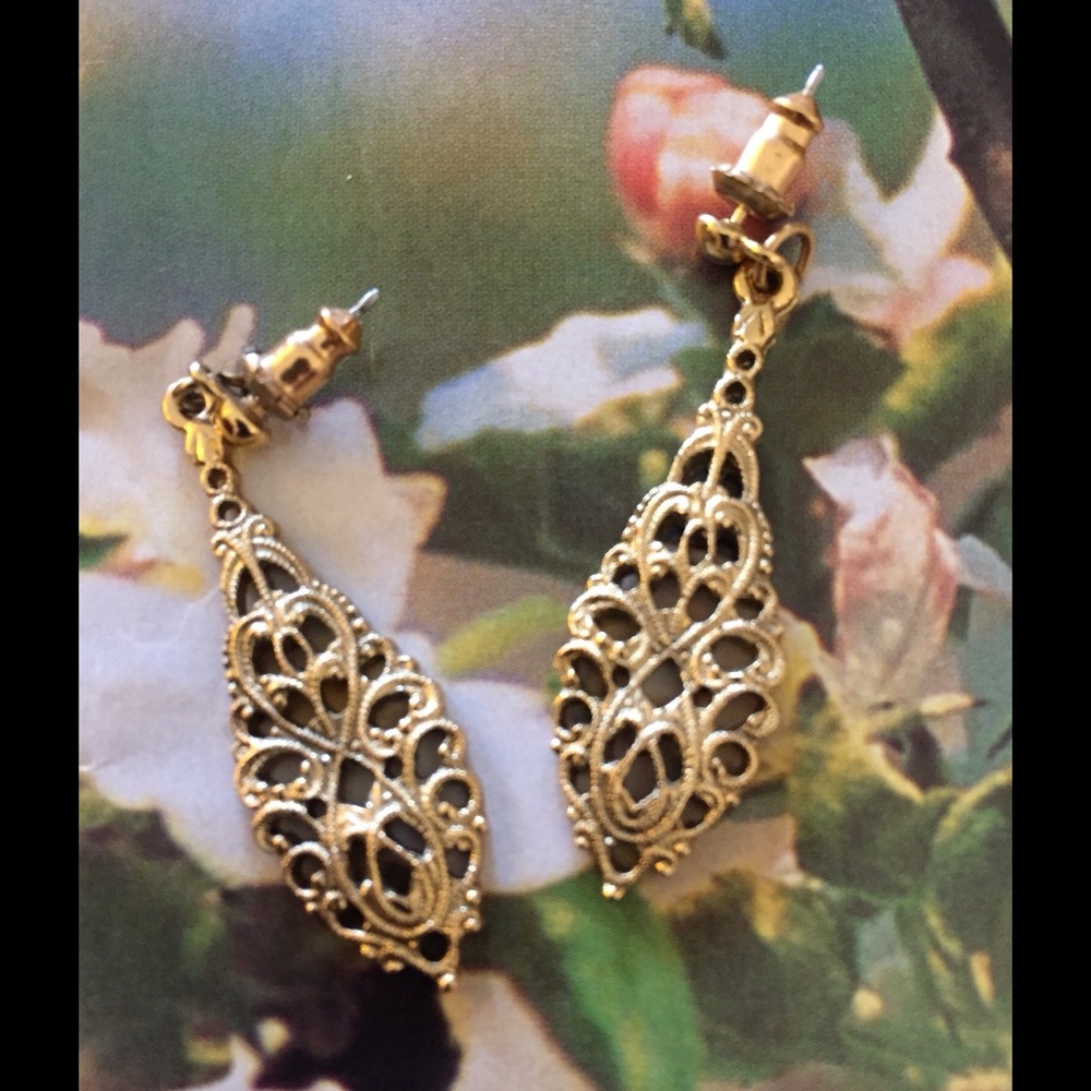 Gold Teardrop Filagree Earrings
