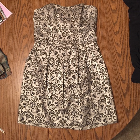 Dresses & Skirts - Gold metallic strapless dress