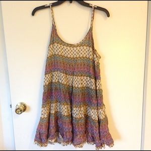 Patterned dress with criss-crossed back