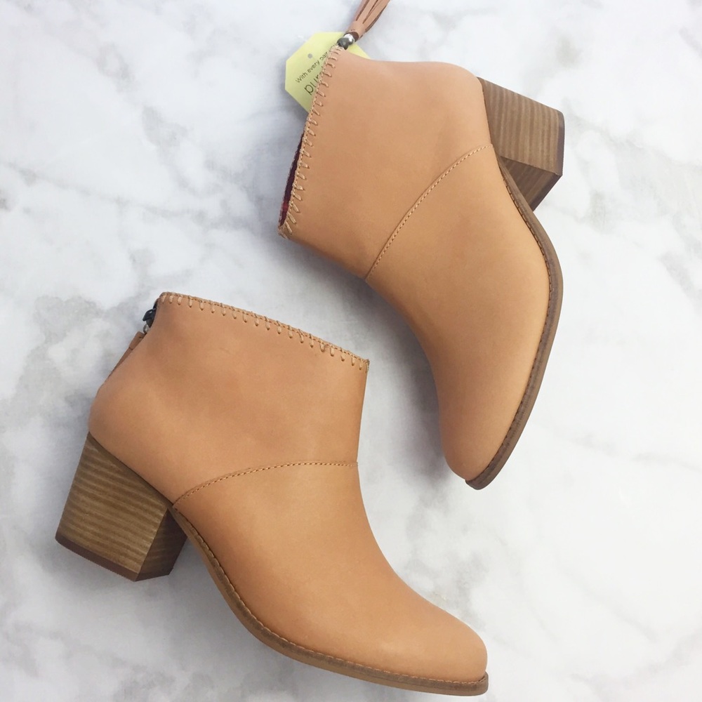 LAST 1! TOMS Tan Leather Ankle Boots - Picture 2 of 4