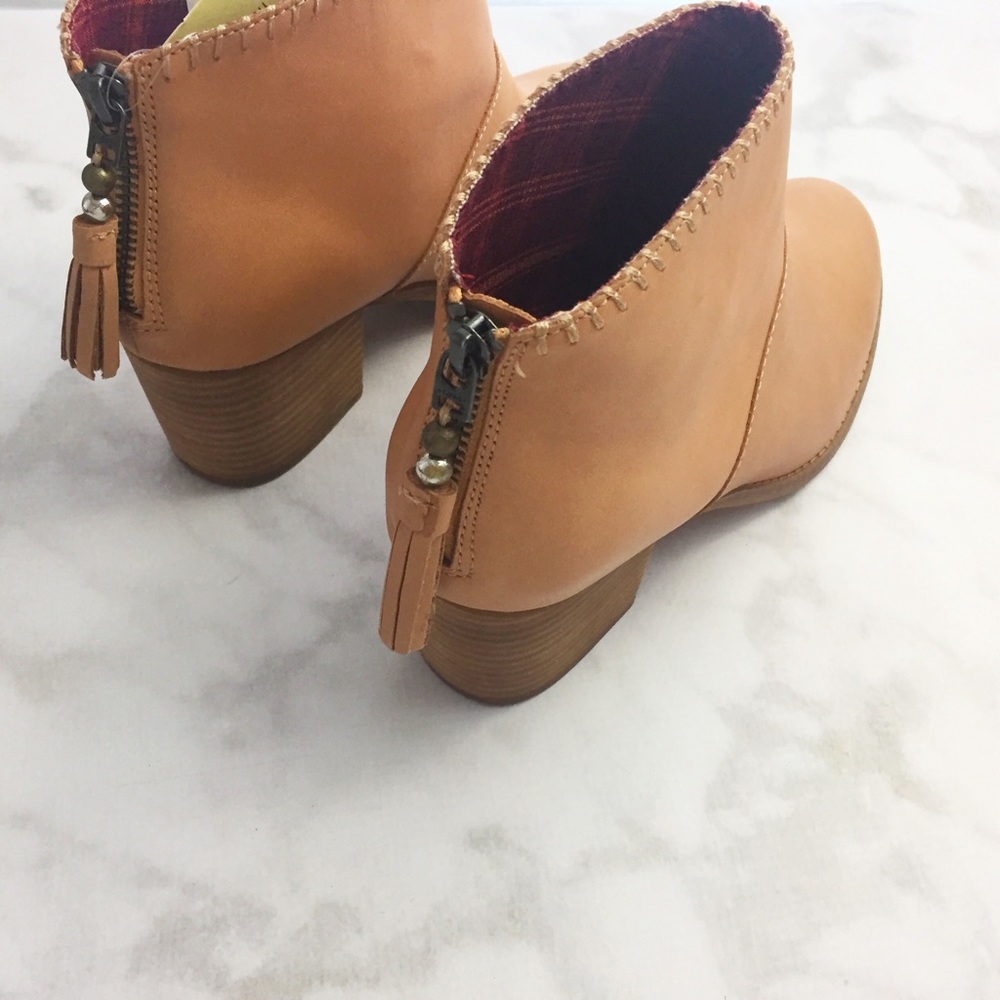 LAST 1! TOMS Tan Leather Ankle Boots - Picture 4 of 4