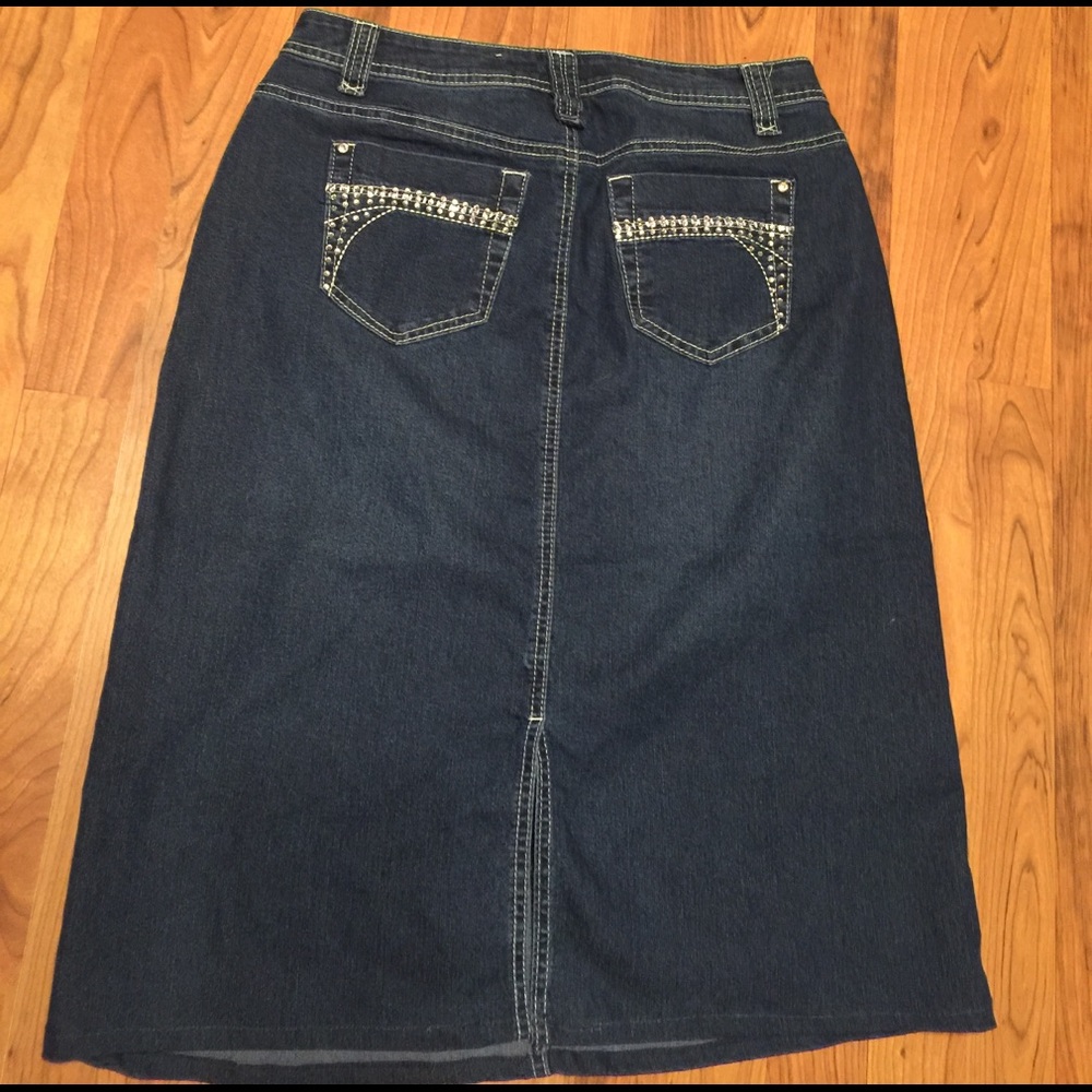 Dress Barn Blue Rhinestone Denim Skirt.  Size 10