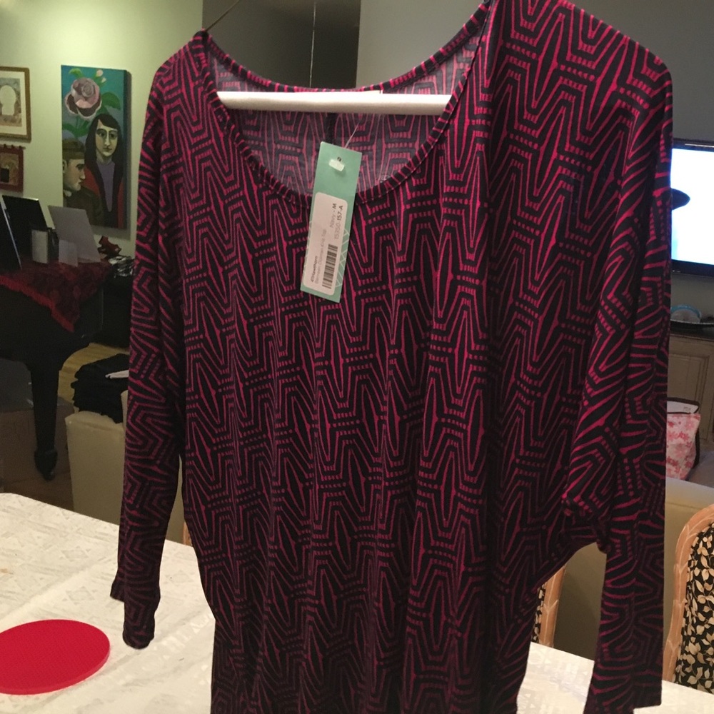 Knit top with cool pattern, never worn
