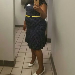 Polka-dot navy blue dress/with yellow belt