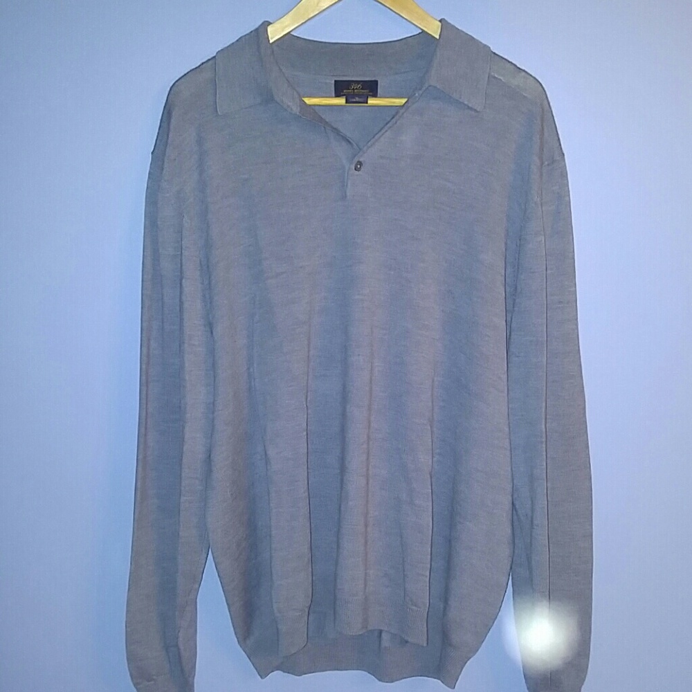Brooks brothers 346 merino wool v neck 2 button pu